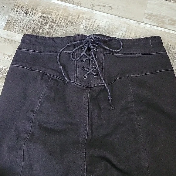We The Free Ma Cherie CRVY Black Flare Tie Back Jeans Size 25 - Picture 9 of 9